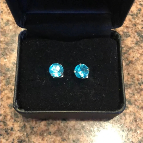 Medium Teal Studs - Picture 1 of 2